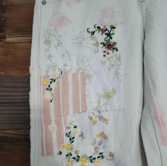 Free People Patchwork & Embroidered Love Alive High Rise Boyfriend Jean Size 29 - Picture 3 of 7